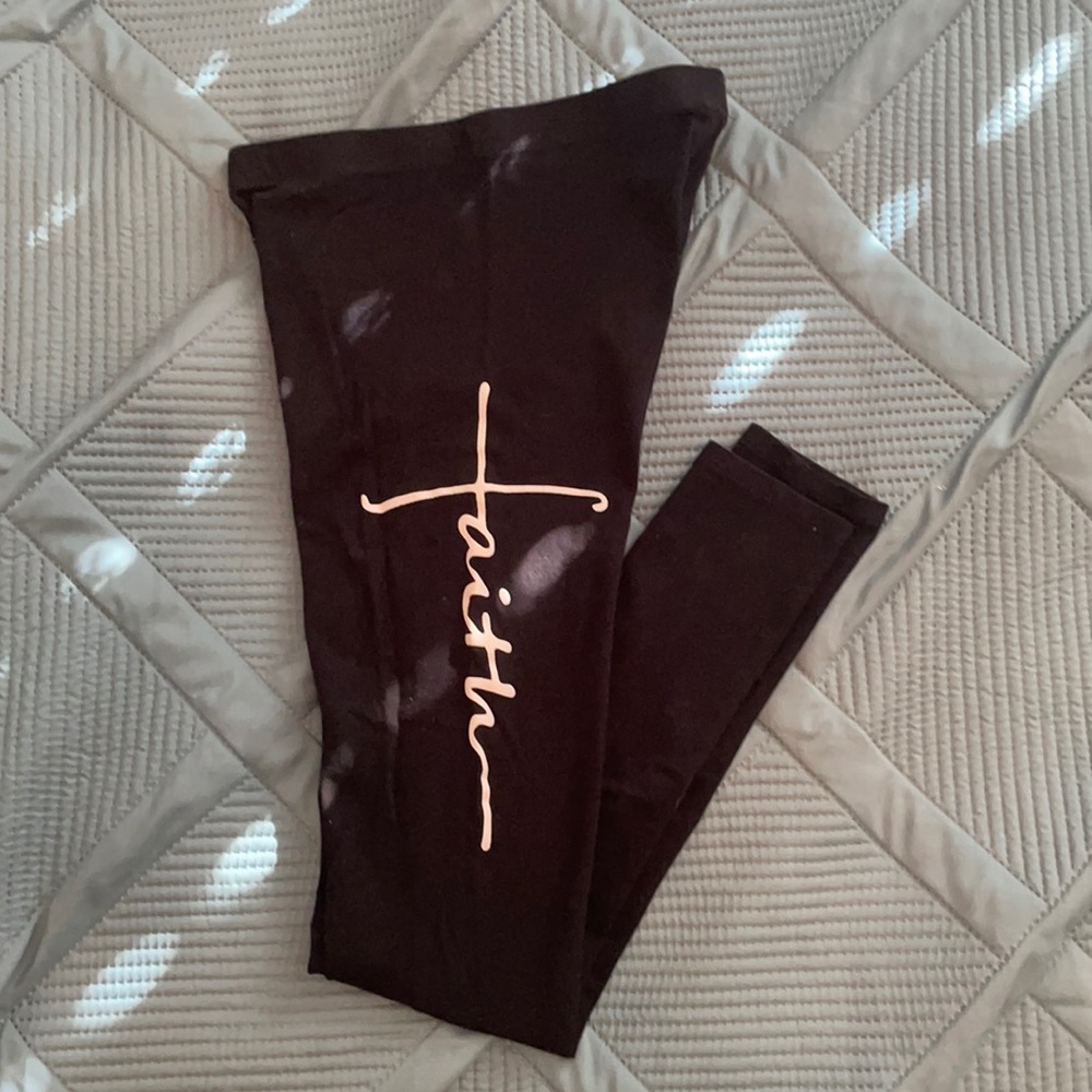 “Faith” print leggings